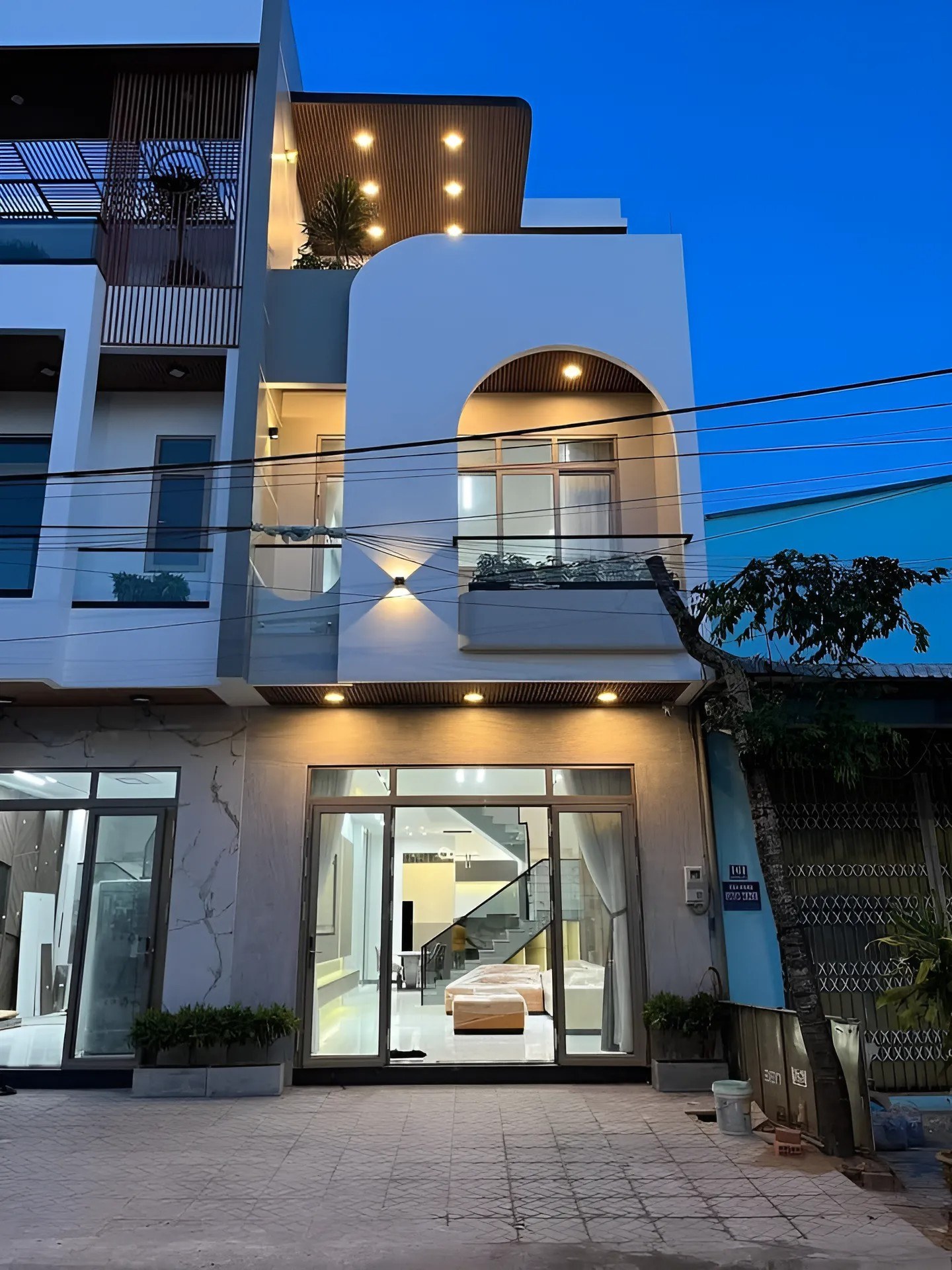 Nhà phố 1 trệt 1 lầu 1 tum Nhà phố 1 trệt 1 lầu 1 tum